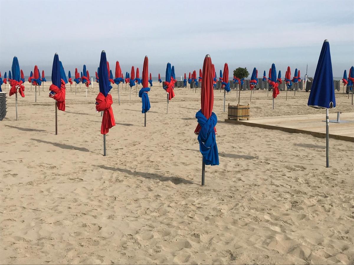 Appartement 3 Chambres Avec Roof Top A 5 Mn De La Plage Deauville Luaran gambar