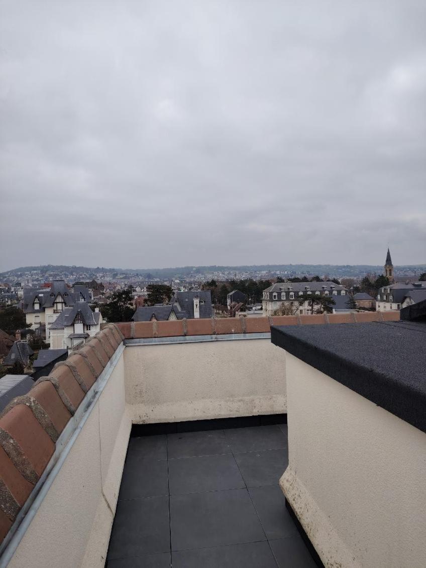 Appartement 3 Chambres Avec Roof Top A 5 Mn De La Plage Deauville Luaran gambar